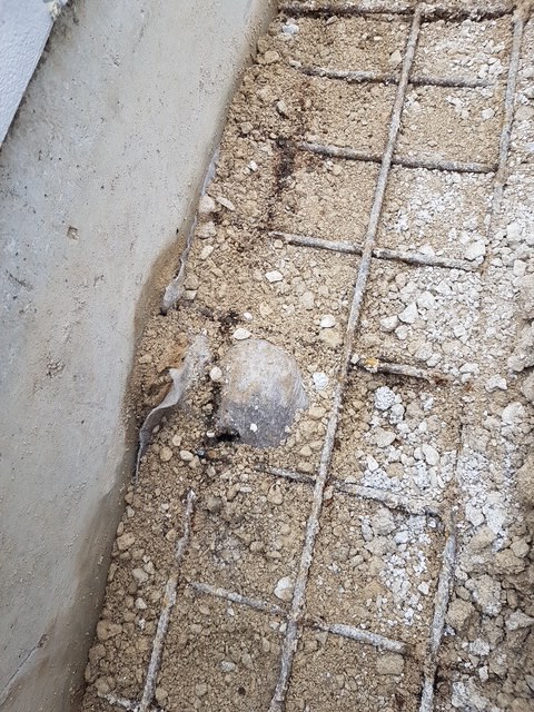 acces aux canalisations pour la renovation piscine 13012